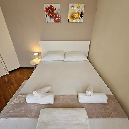 Opera - Classy - Center Of Town - 2 Bedroom וארנה